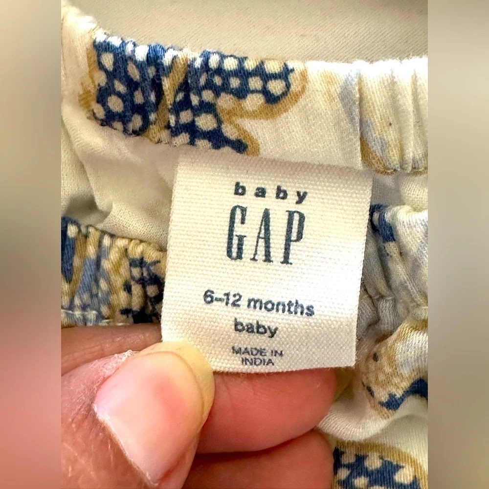 Baby Gap two piece set. Size 6-12m. Great condition!